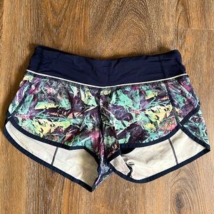 Lululemon//Speed Up Short 2.5” Low-Rise//Size 2